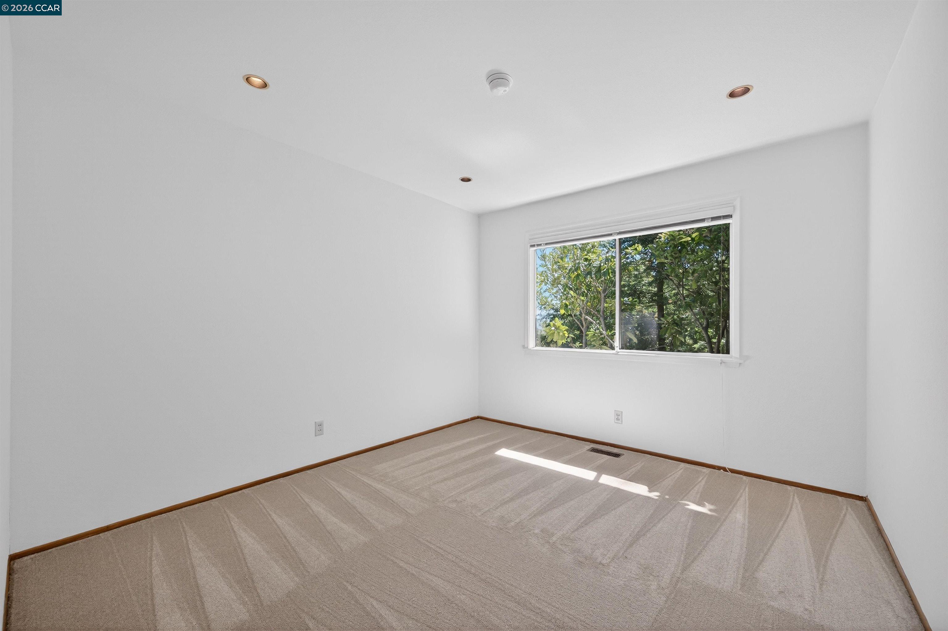 15 Crown Ct
