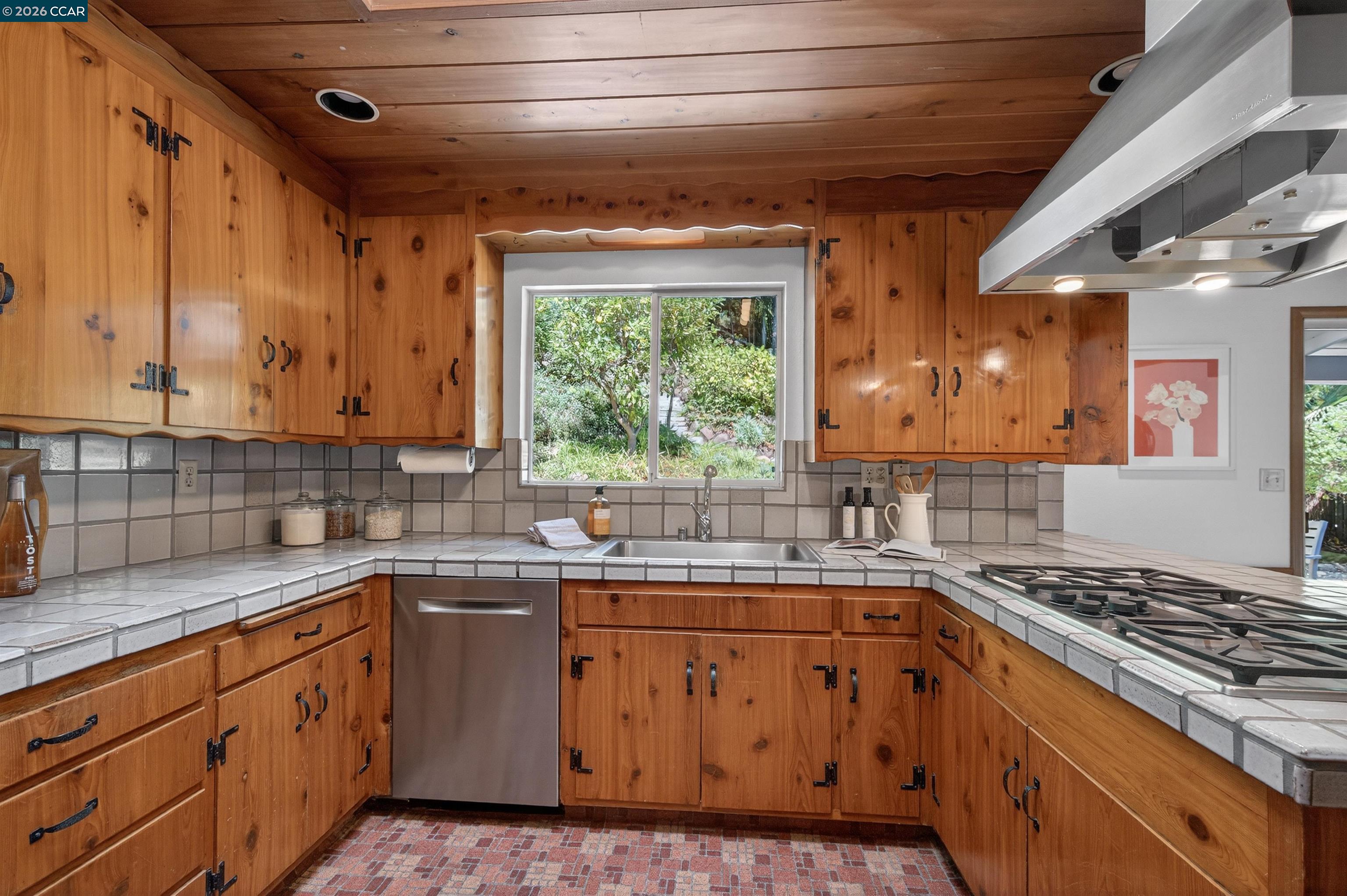 15 Crown Ct
