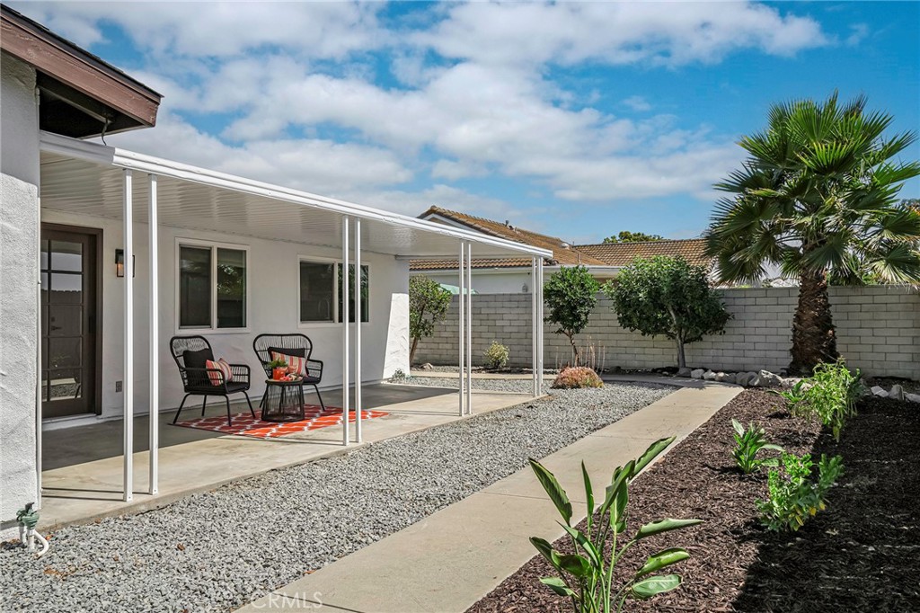 4041 Via Los Padres