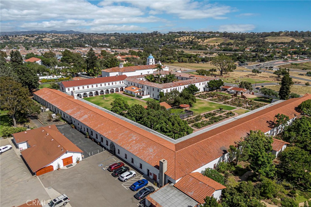 4041 Via Los Padres