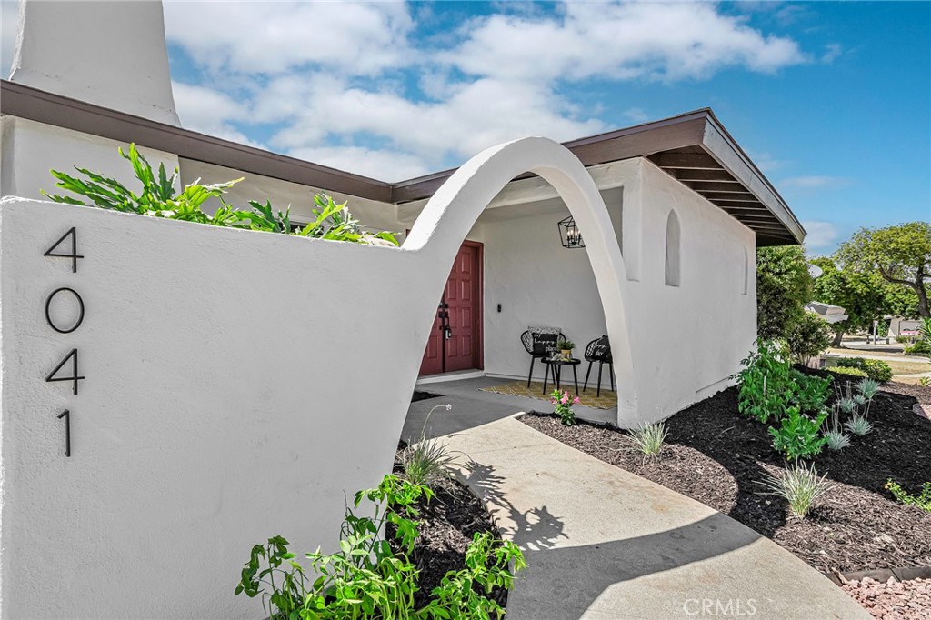 4041 Via Los Padres