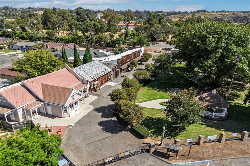 4041 Via Los Padres