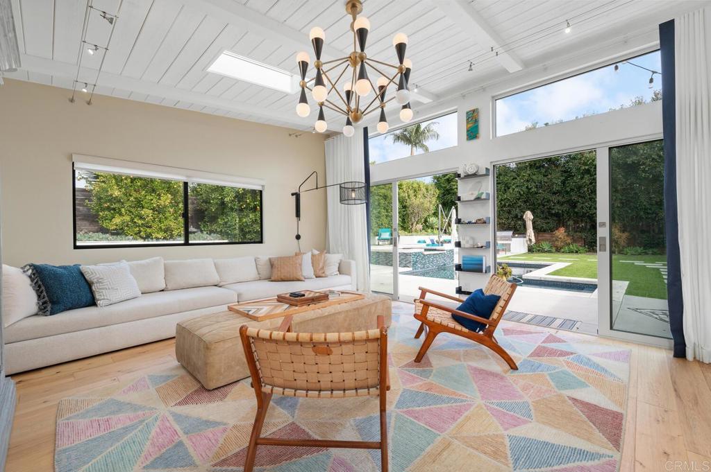 458 E Glaucus Street