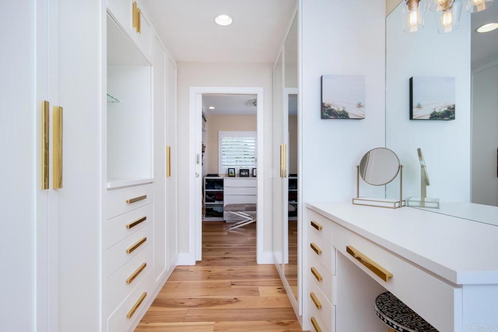 458 E Glaucus Street