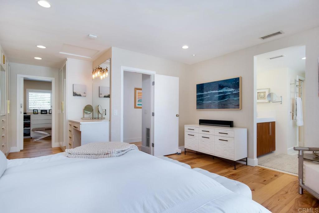 458 E Glaucus Street