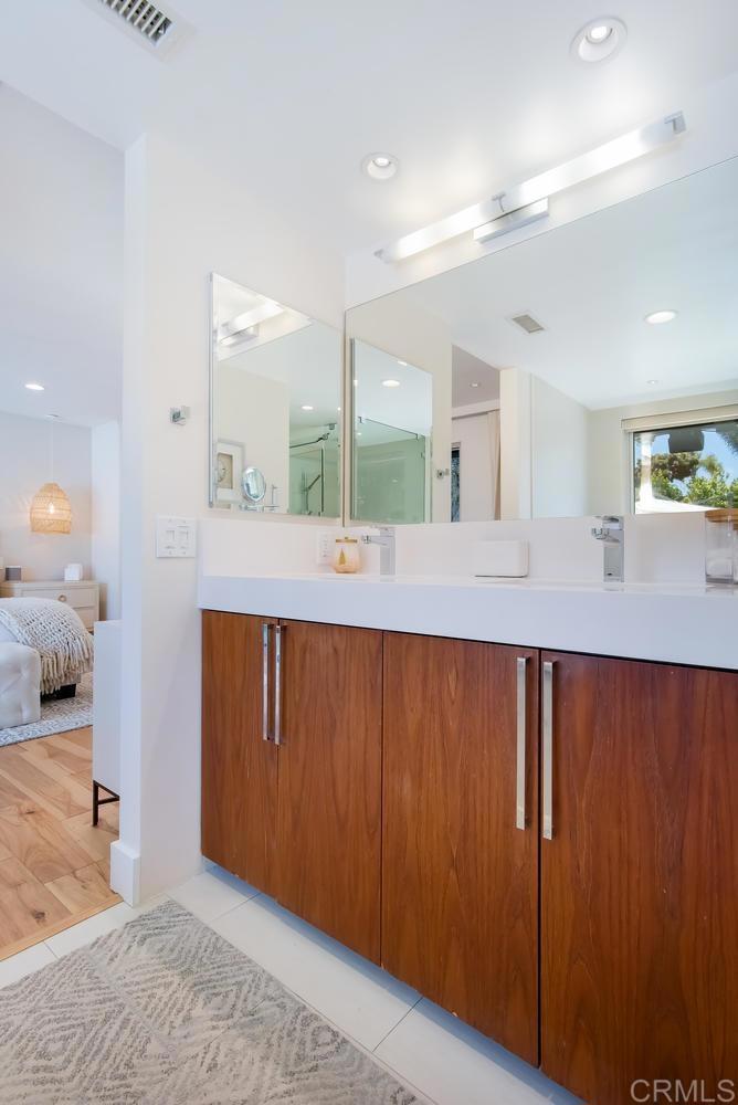 458 E Glaucus Street