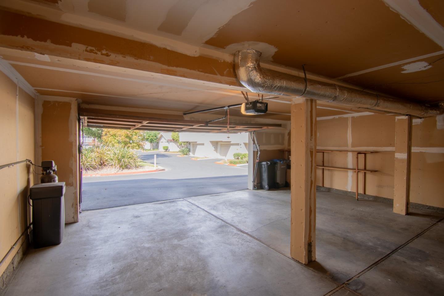 1350 Charmwood Square