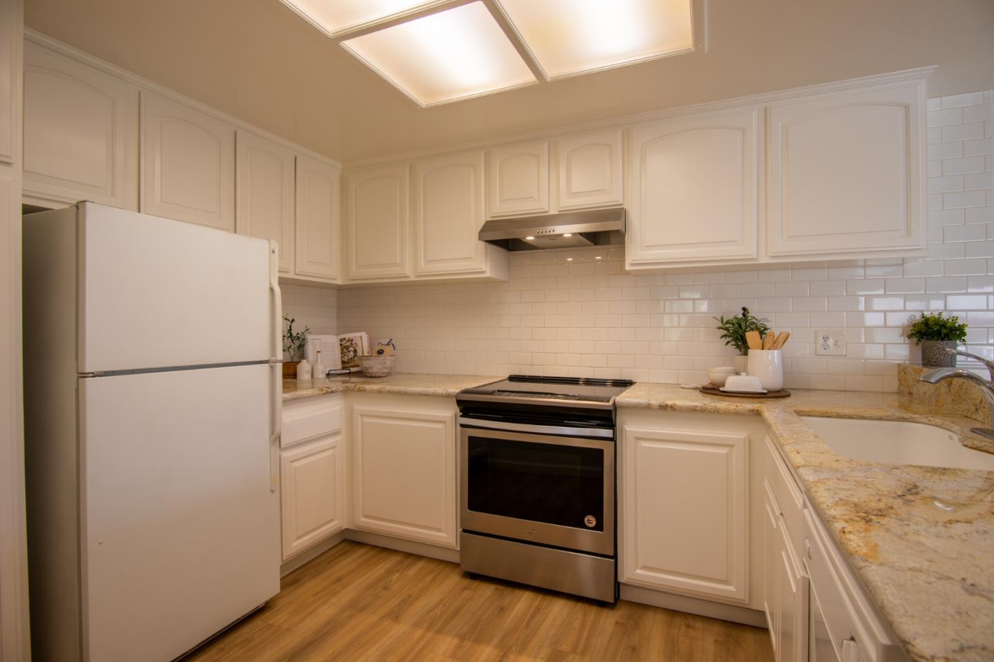 1350 Charmwood Square