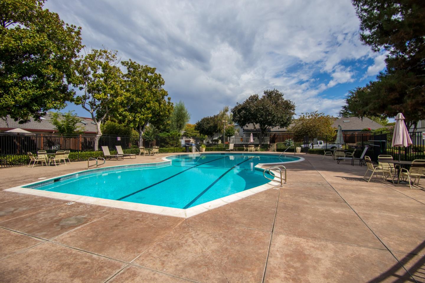 1350 Charmwood Square