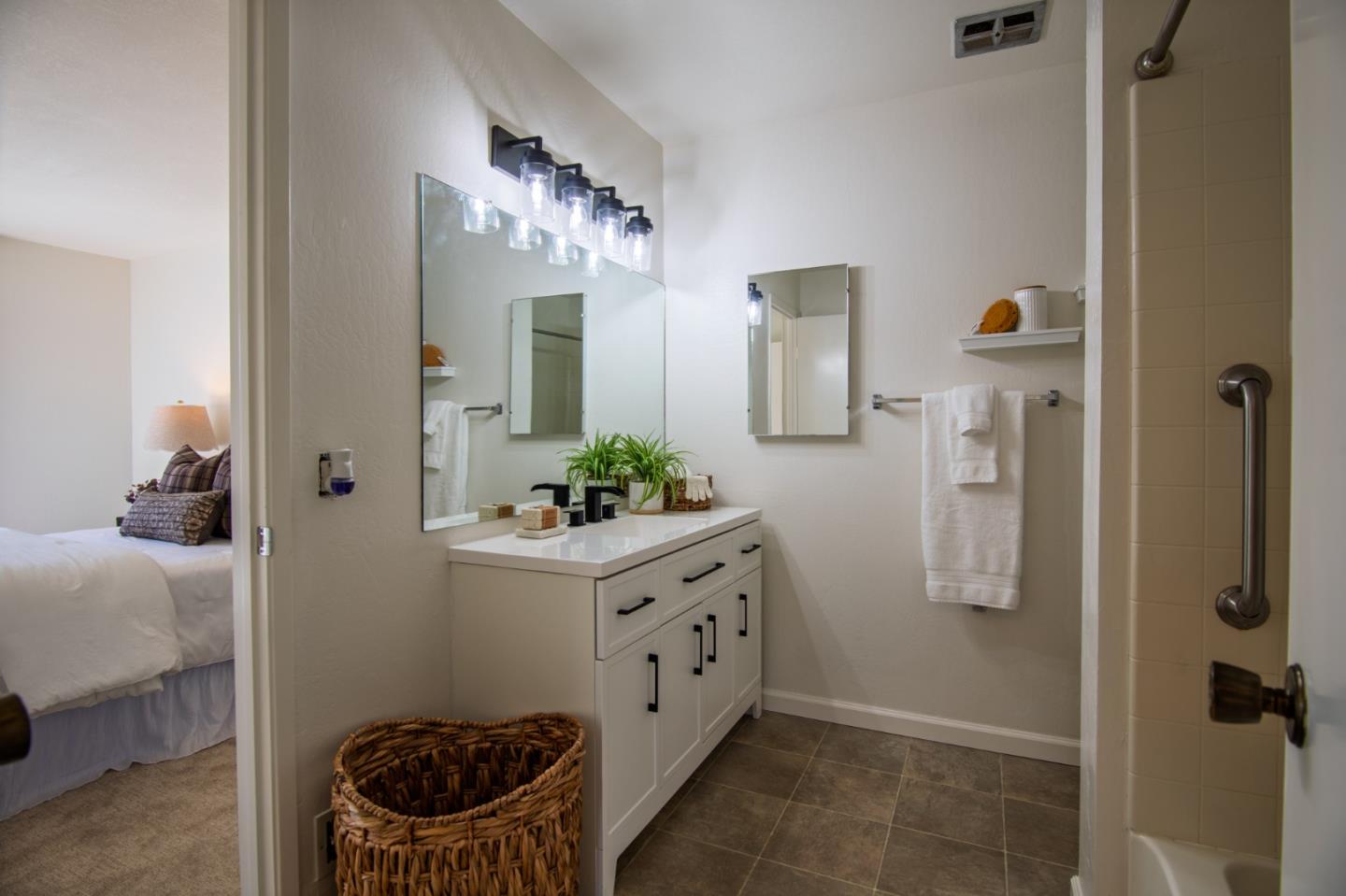 1350 Charmwood Square