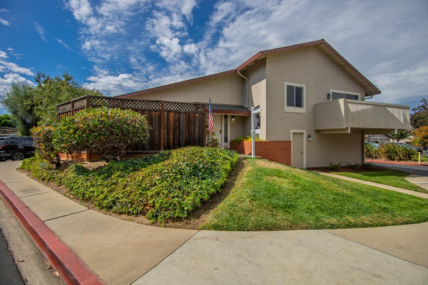 1350 Charmwood Square