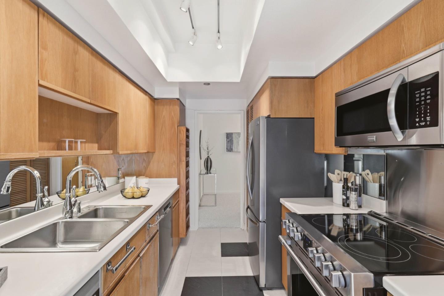 101 Lombard ST 201E