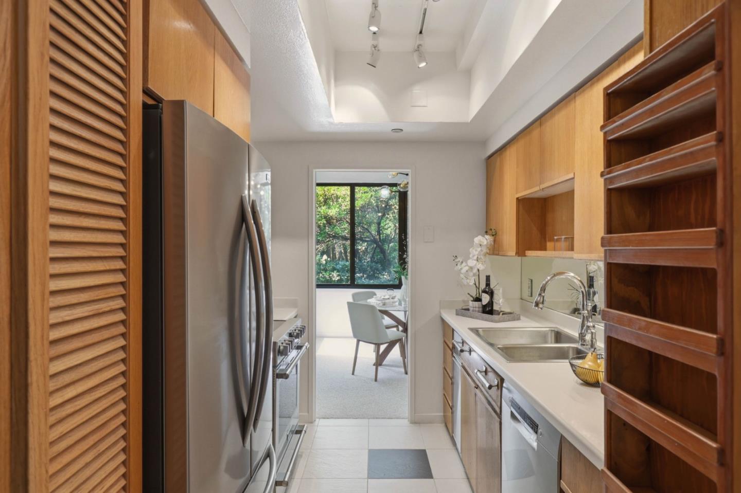 101 Lombard ST 201E