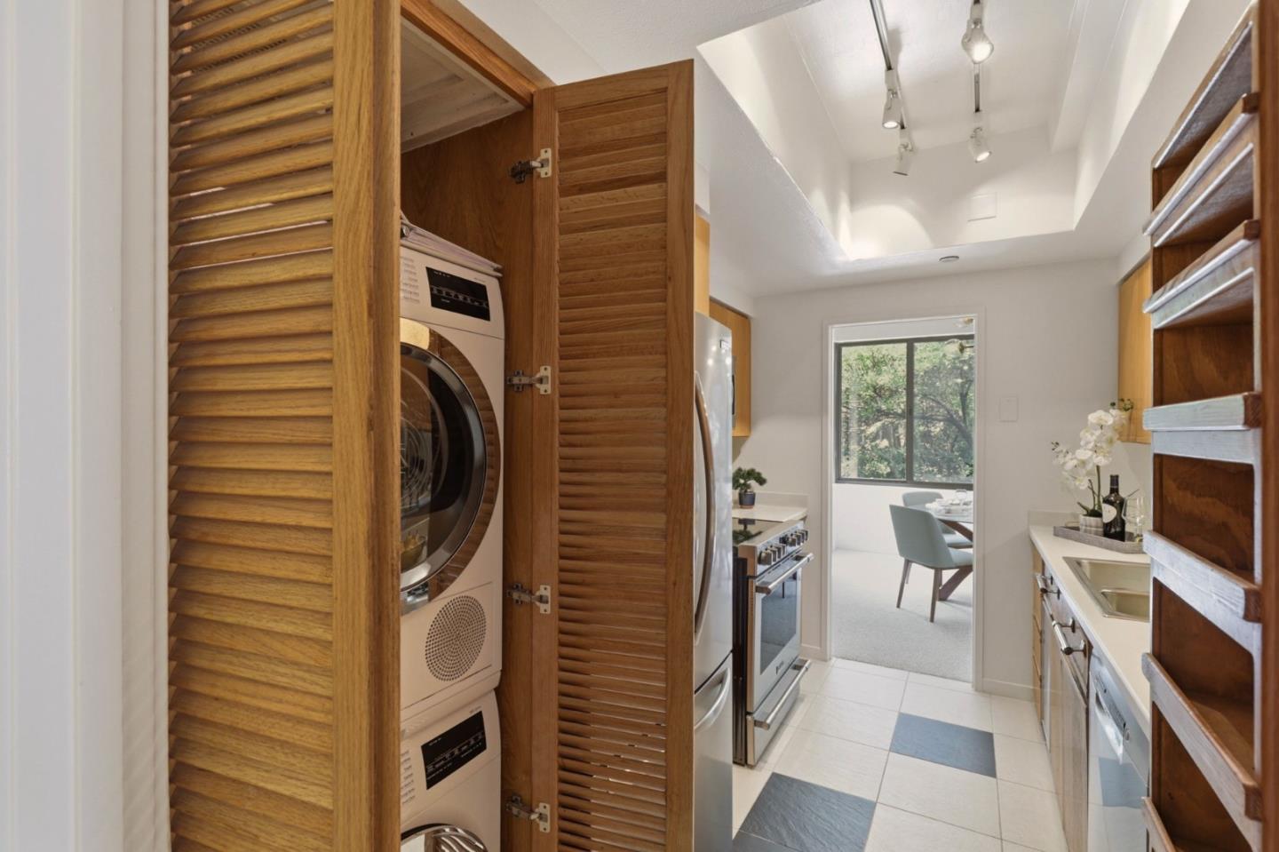 101 Lombard ST 201E