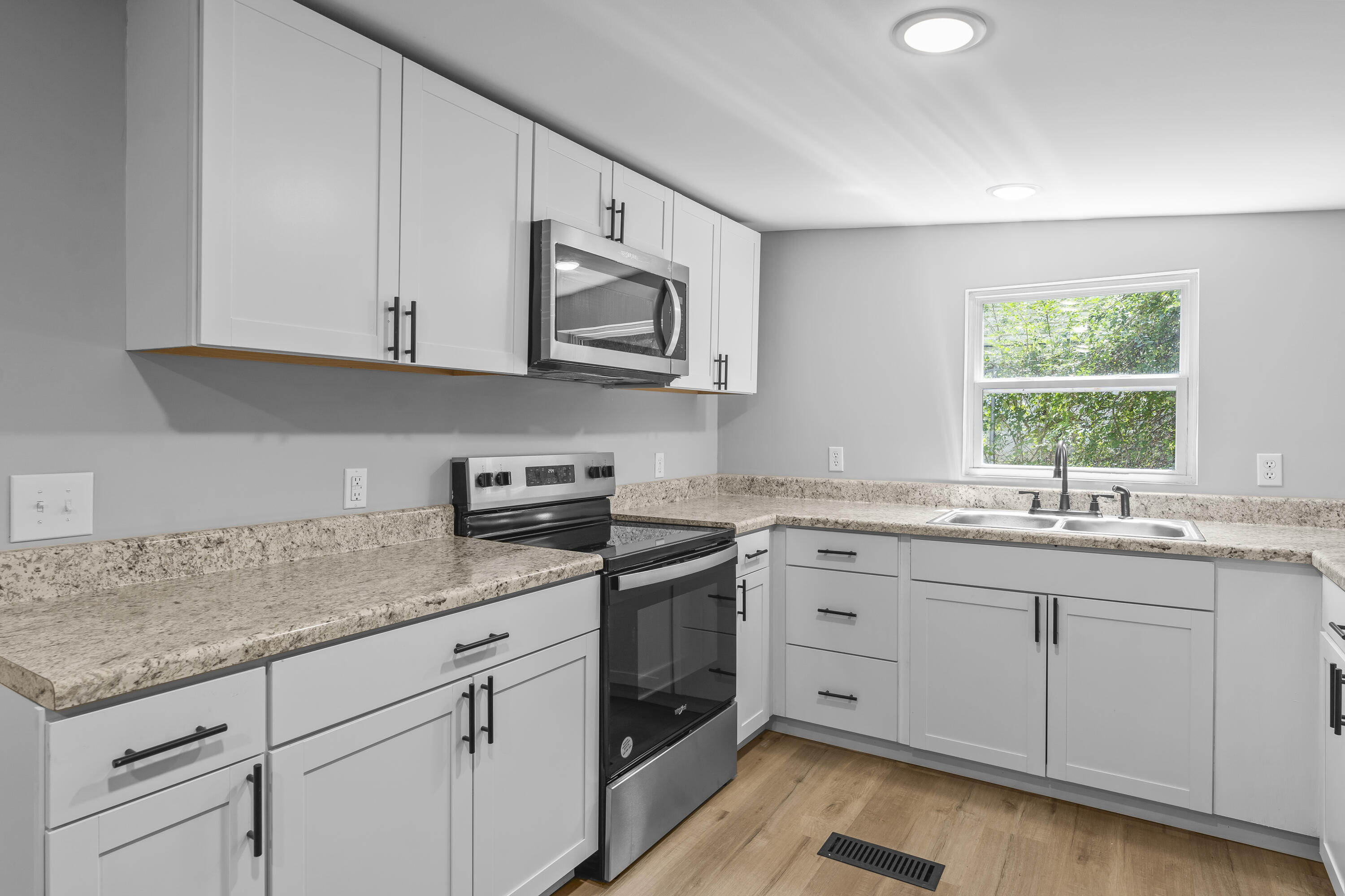 1560 SE Aurora Avenue