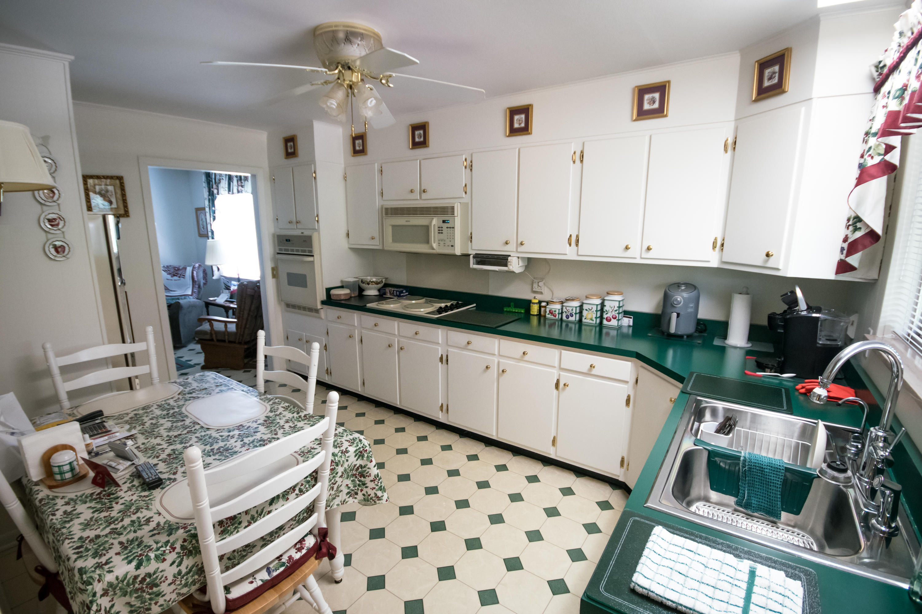 1338 Thrasher Pike