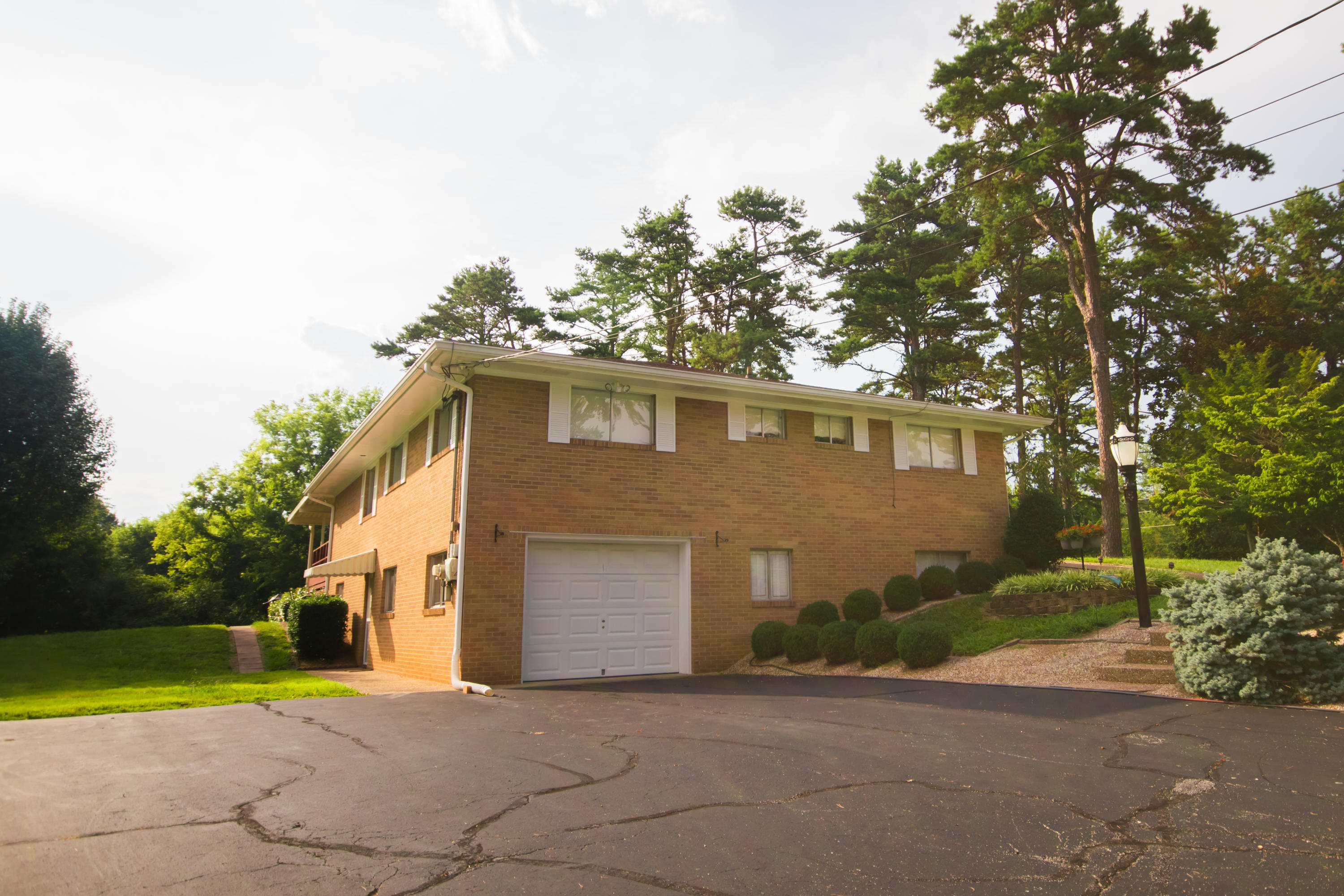 1338 Thrasher Pike