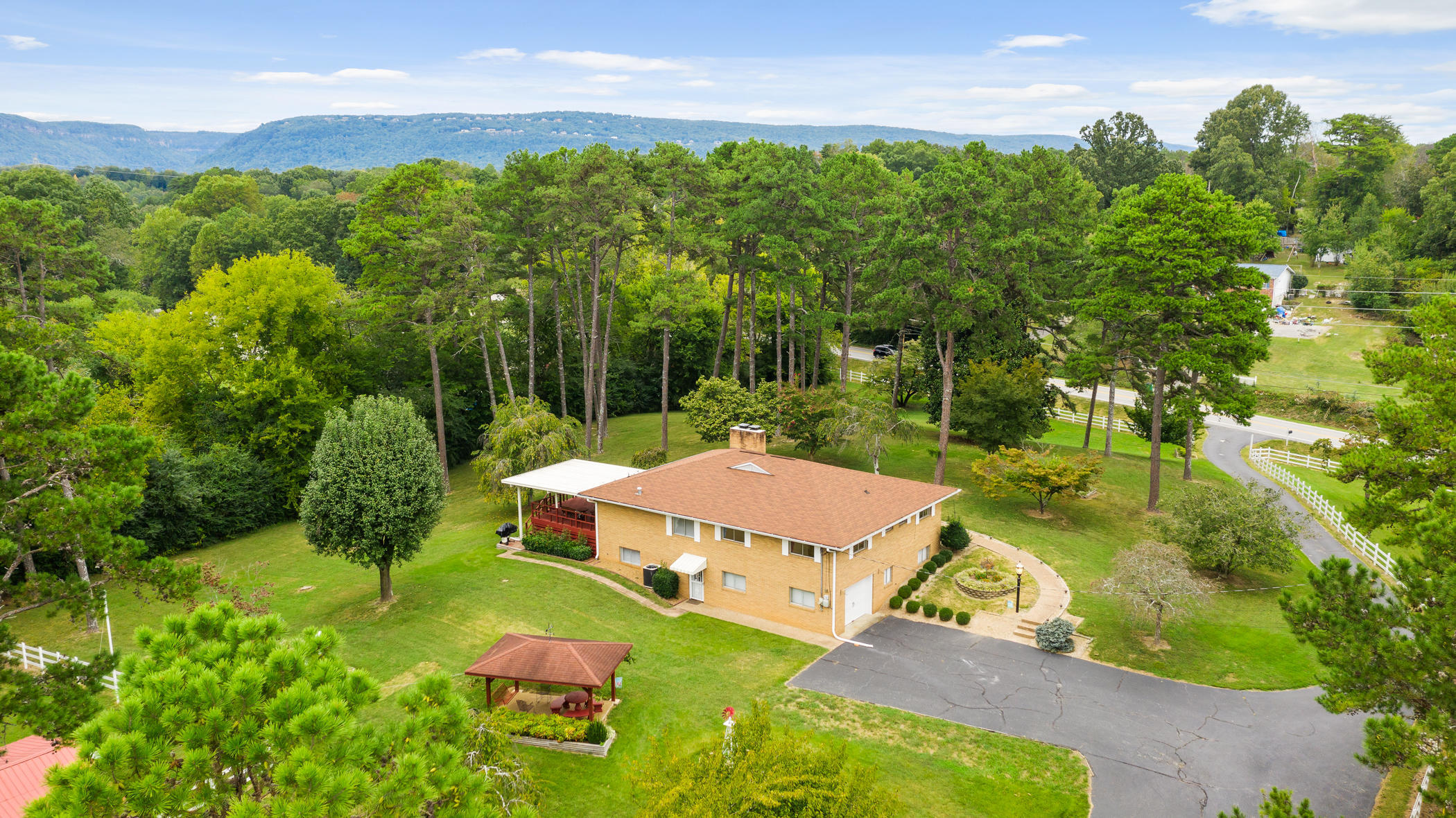 1338 Thrasher Pike