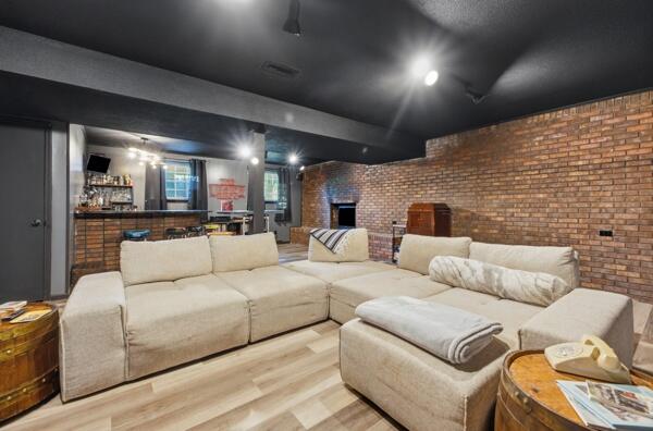 3416 Roberts Road
