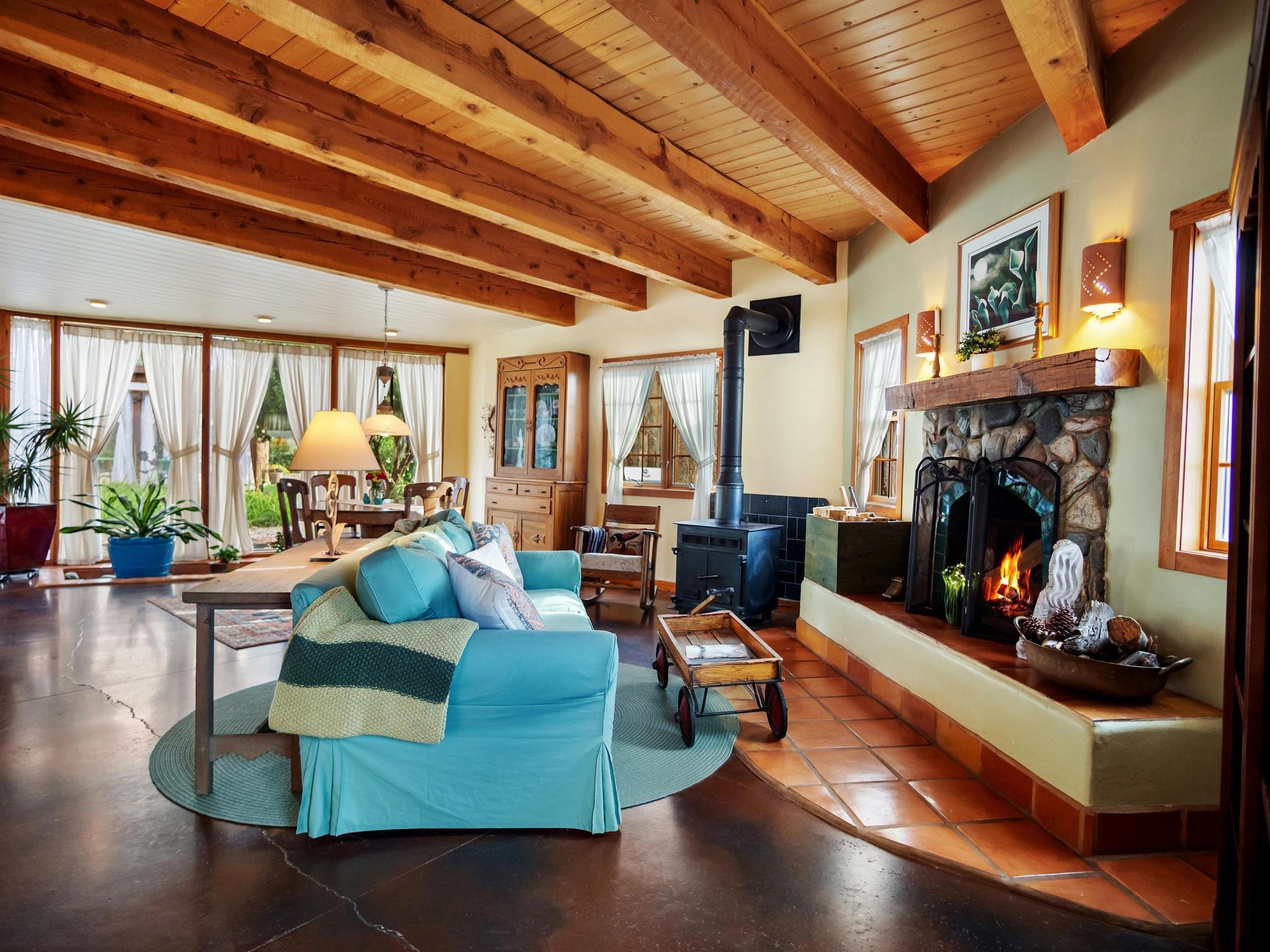 47 A and B Poleo Road