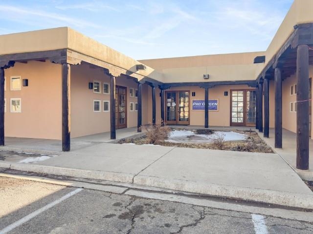 330 Paseo del Pueblo Sur