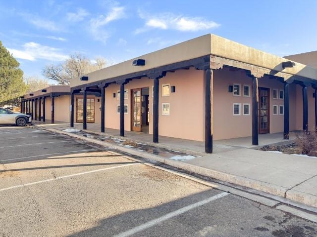 330 Paseo del Pueblo Sur