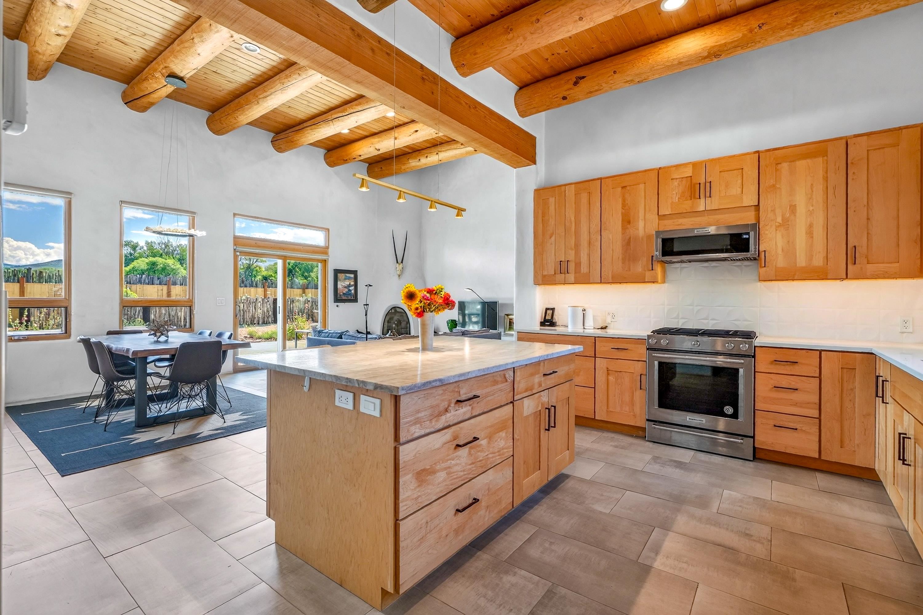 2 La Isla Court
