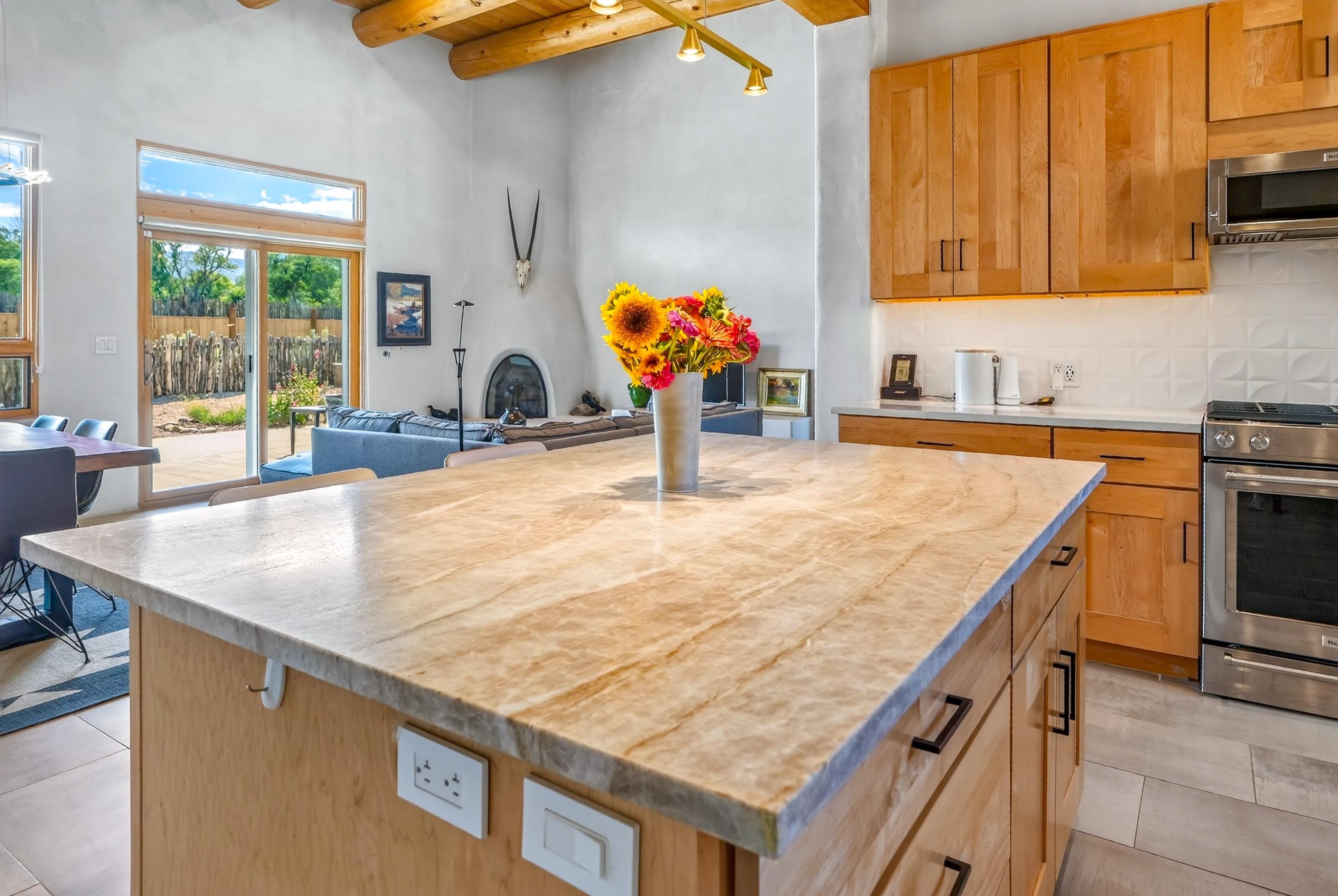 2 La Isla Court
