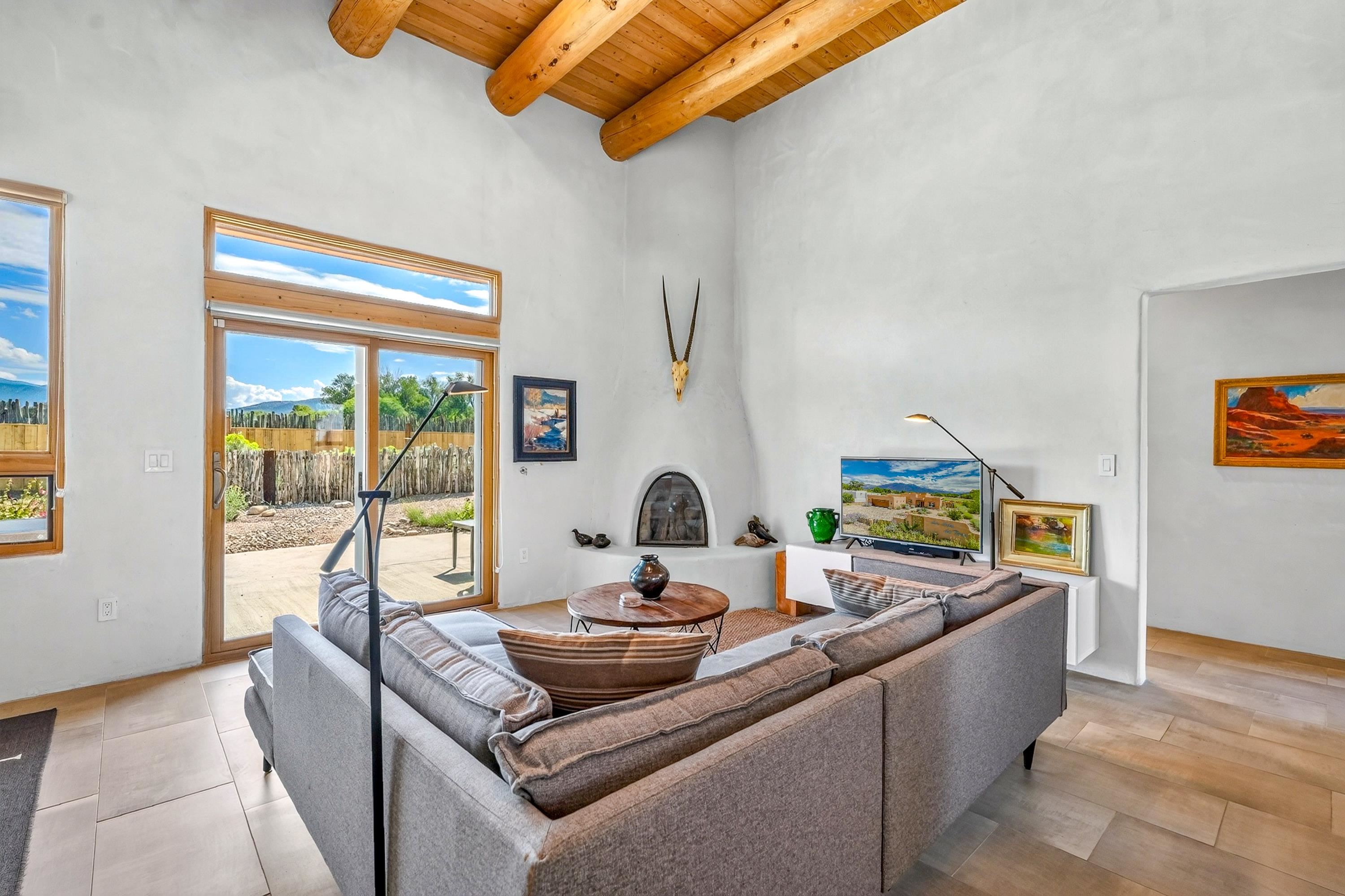 2 La Isla Court