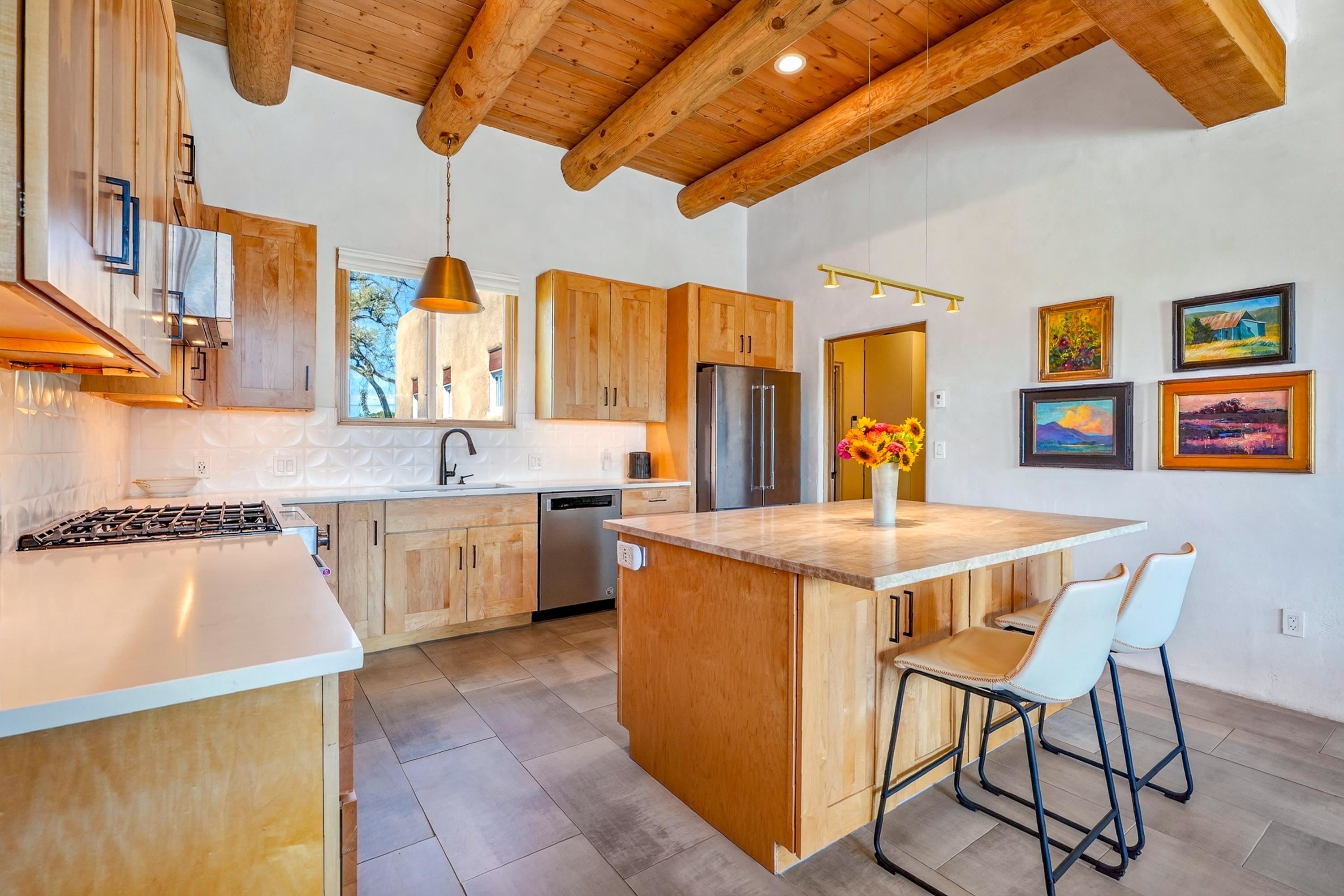 2 La Isla Court
