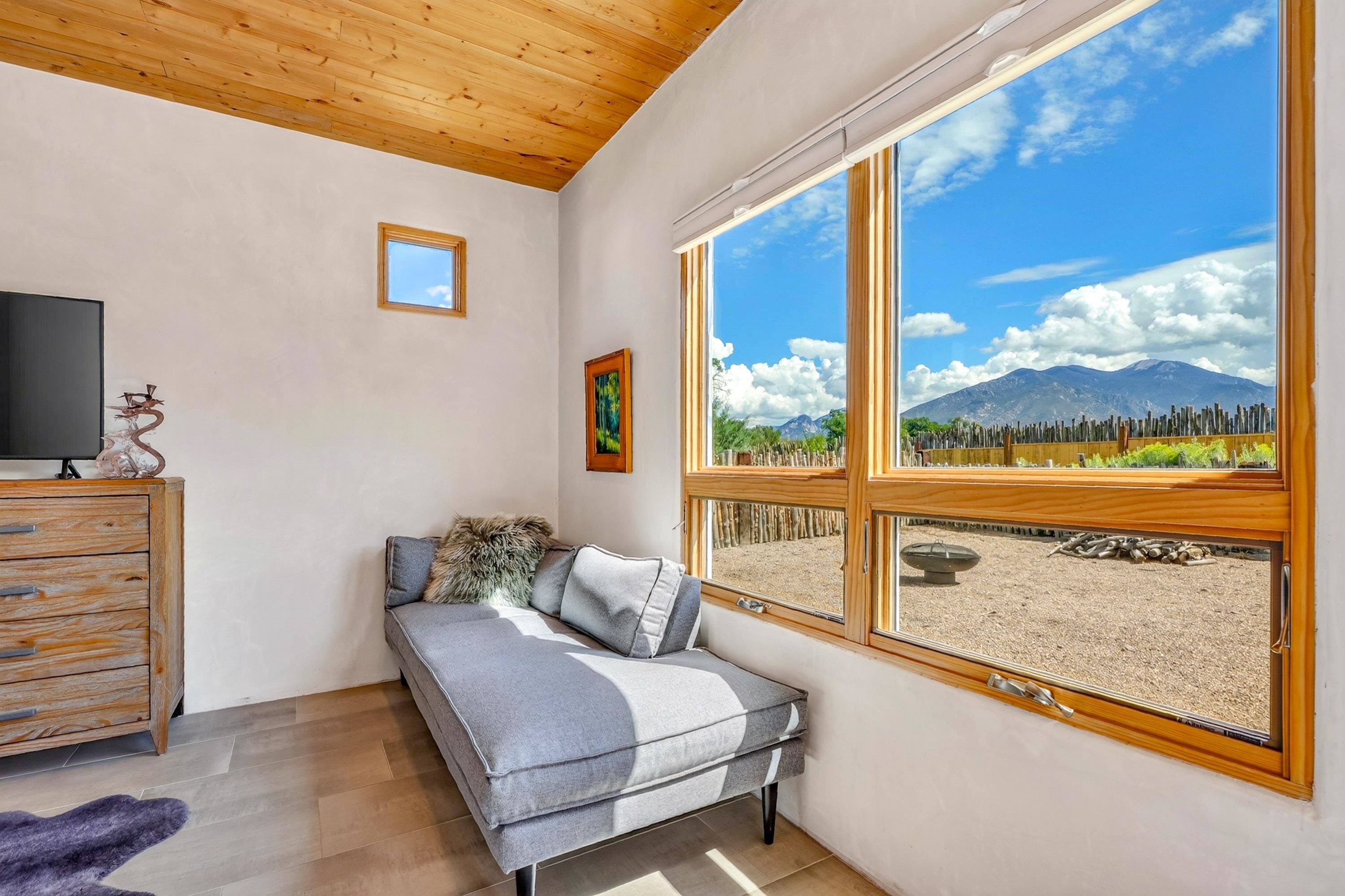 2 La Isla Court