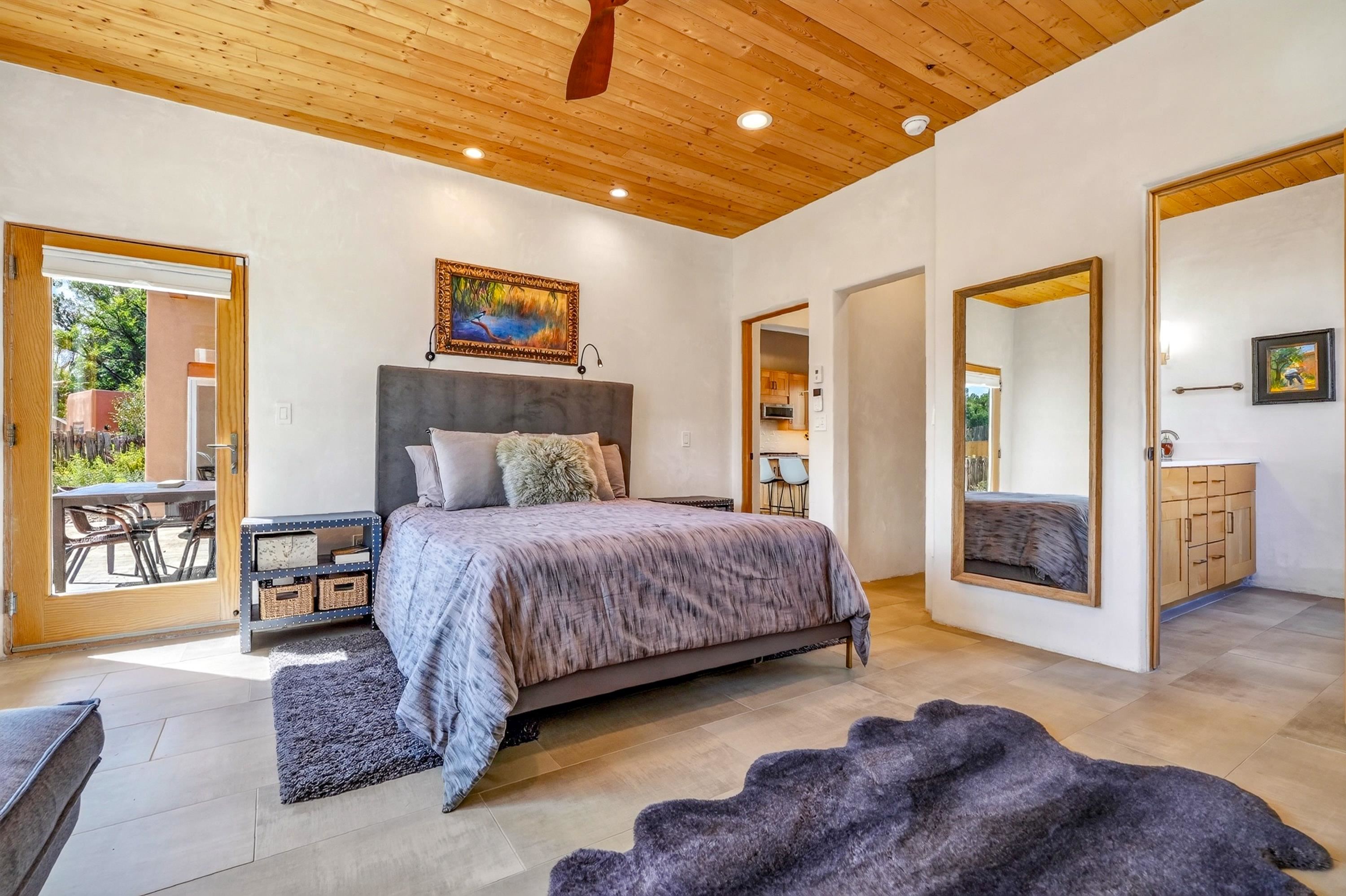 2 La Isla Court