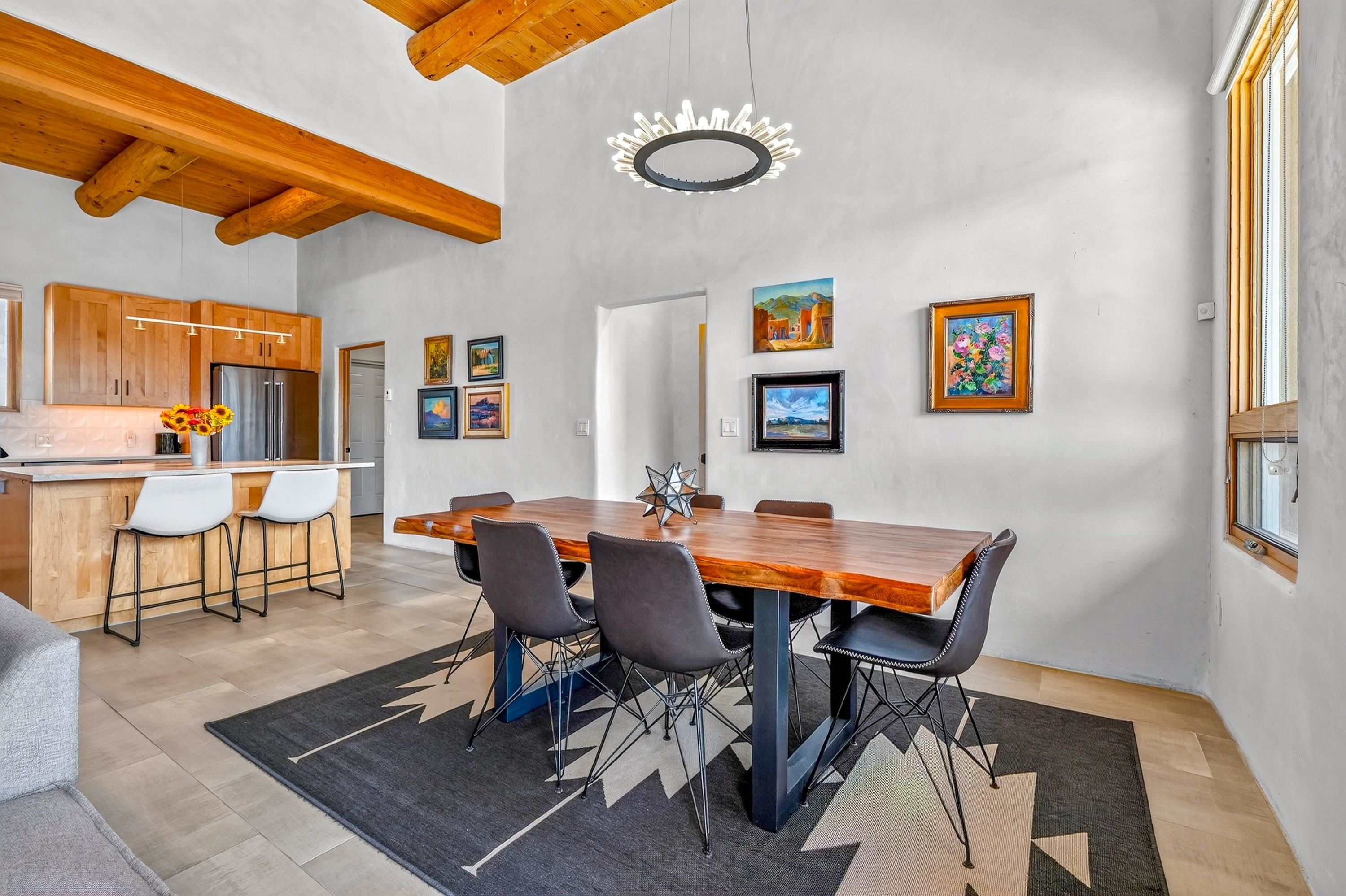2 La Isla Court