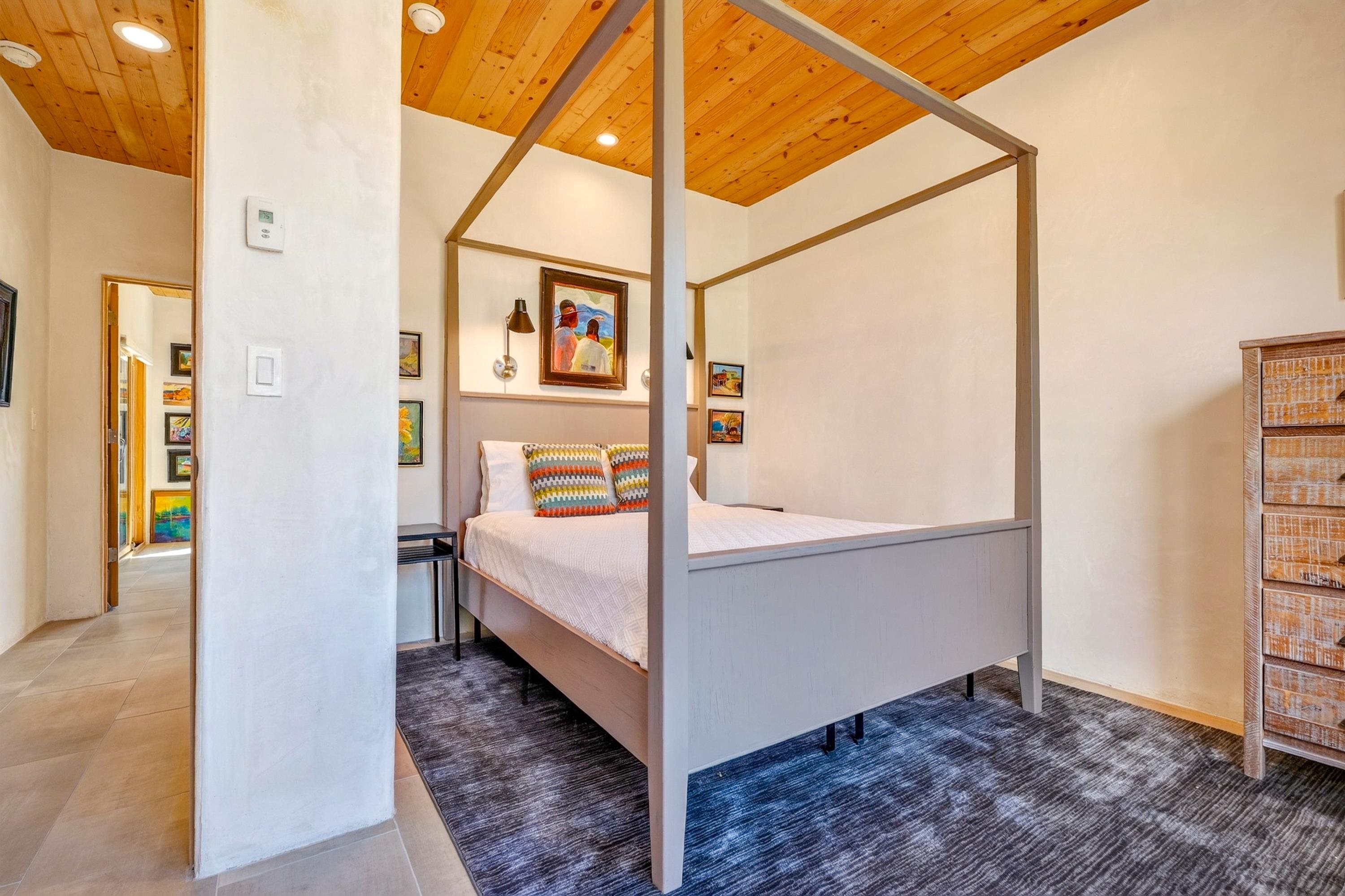 2 La Isla Court