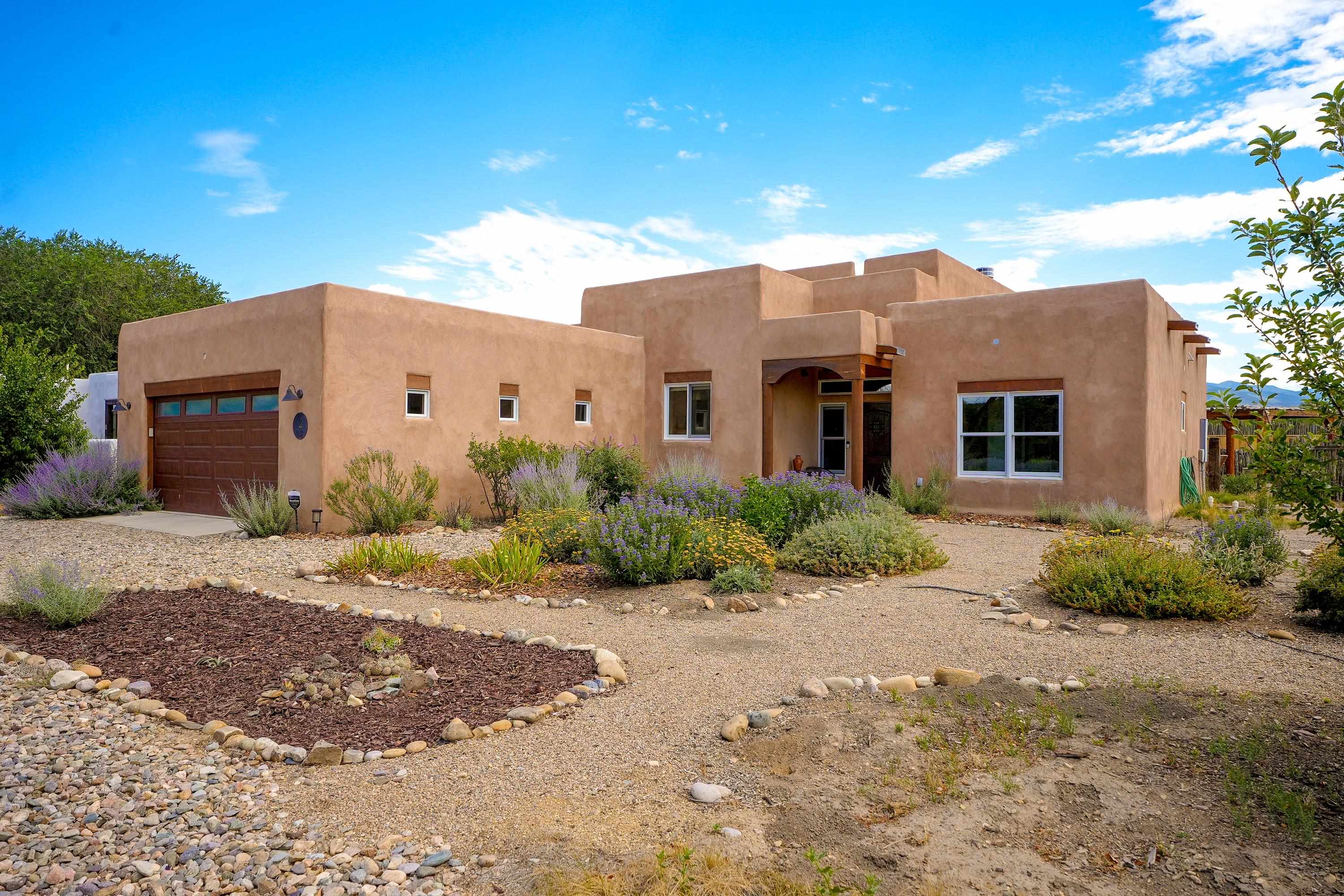 2 La Isla Court