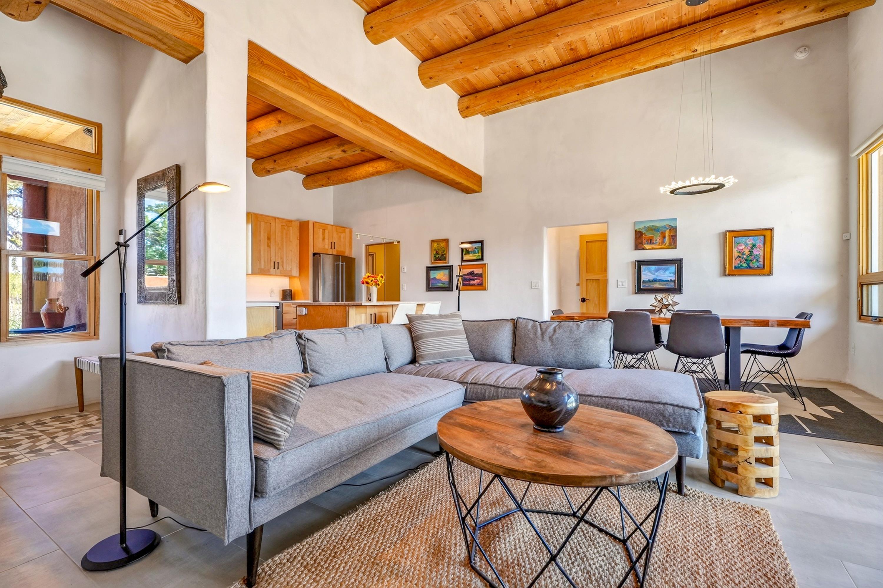 2 La Isla Court