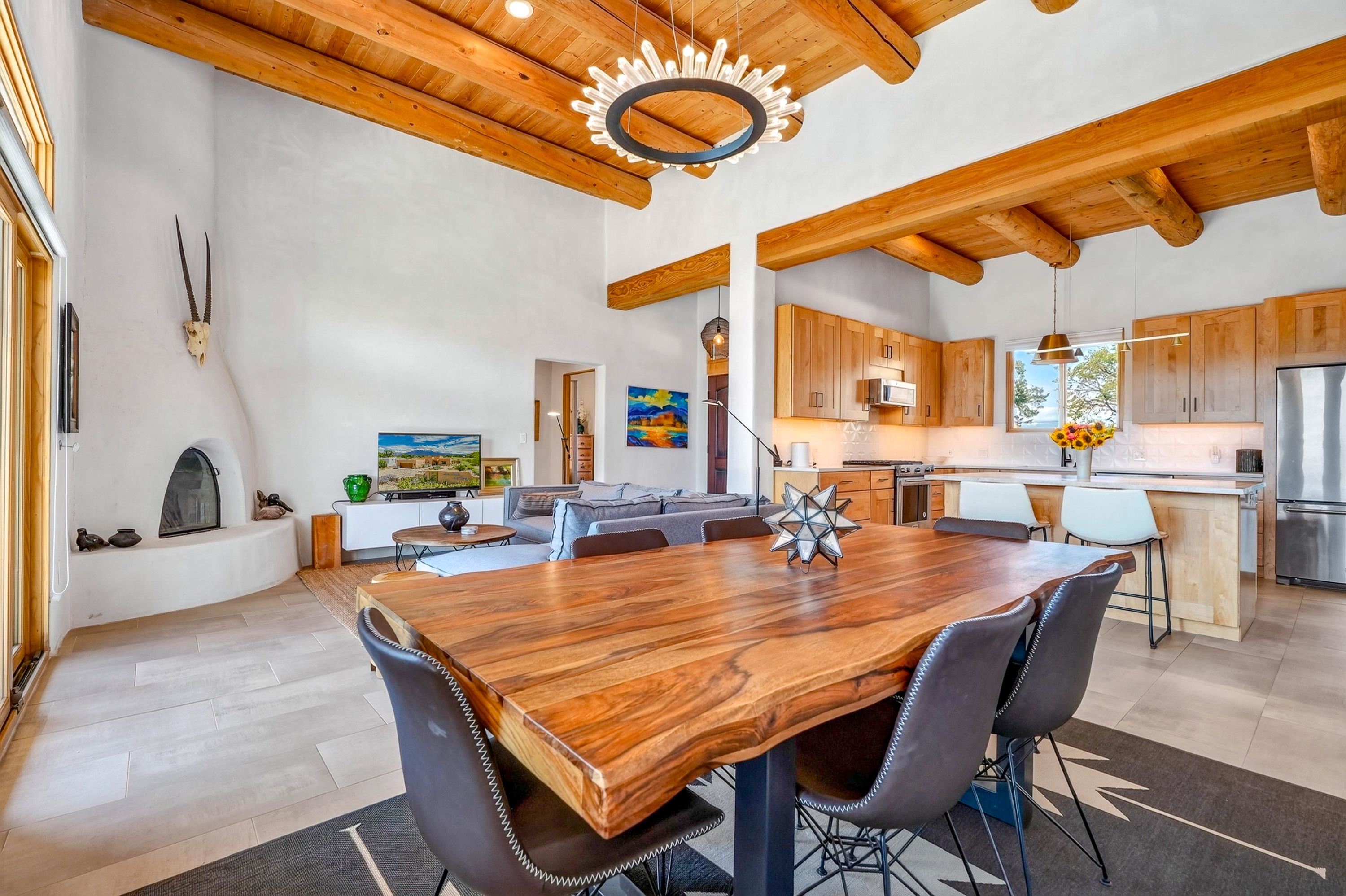 2 La Isla Court