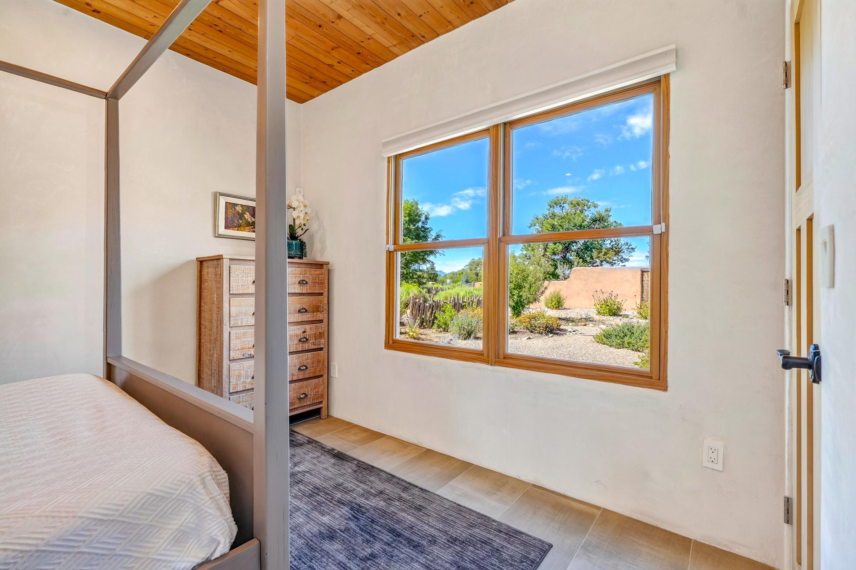 2 La Isla Court
