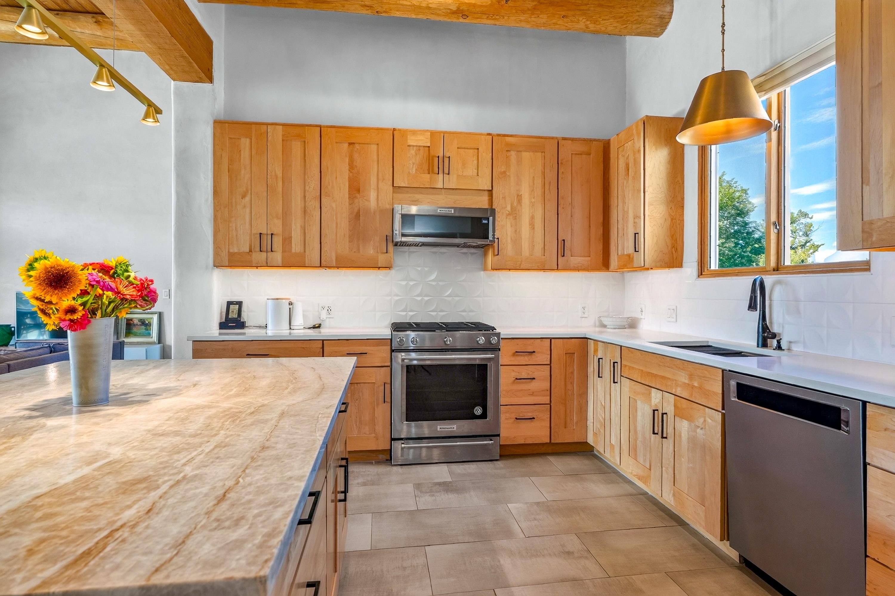 2 La Isla Court