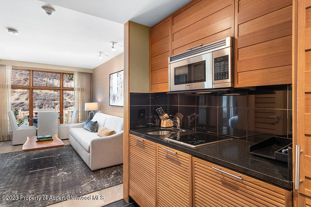130 Wood Road, 606