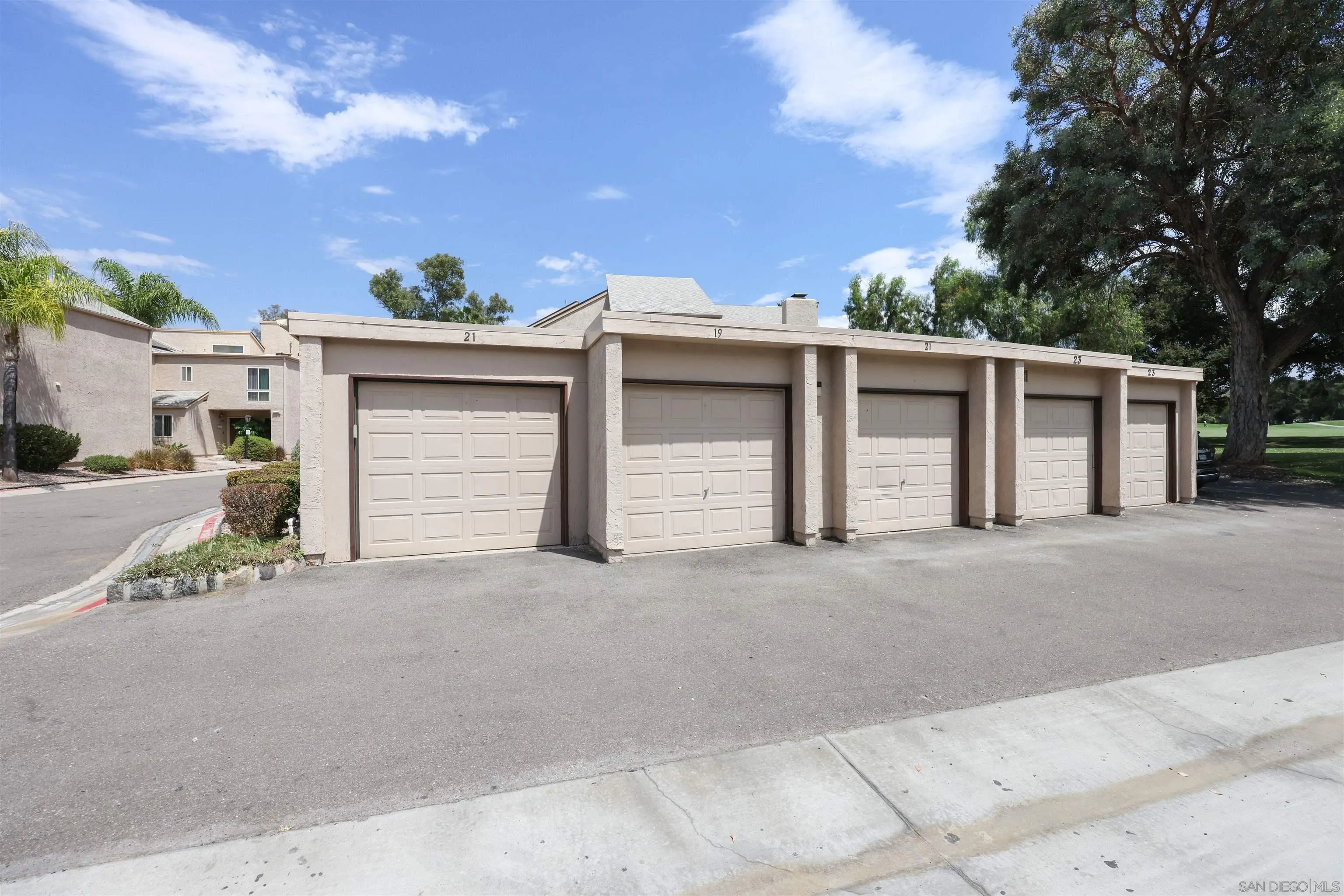 23621 Country Villa Rd