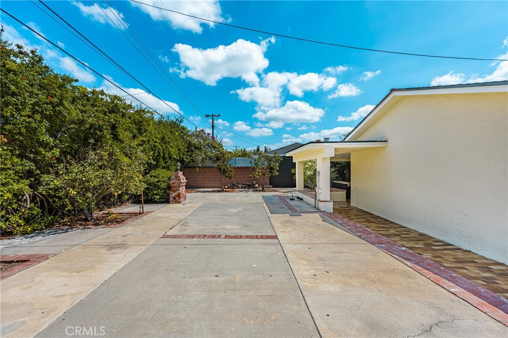 1105 E Rose Avenue