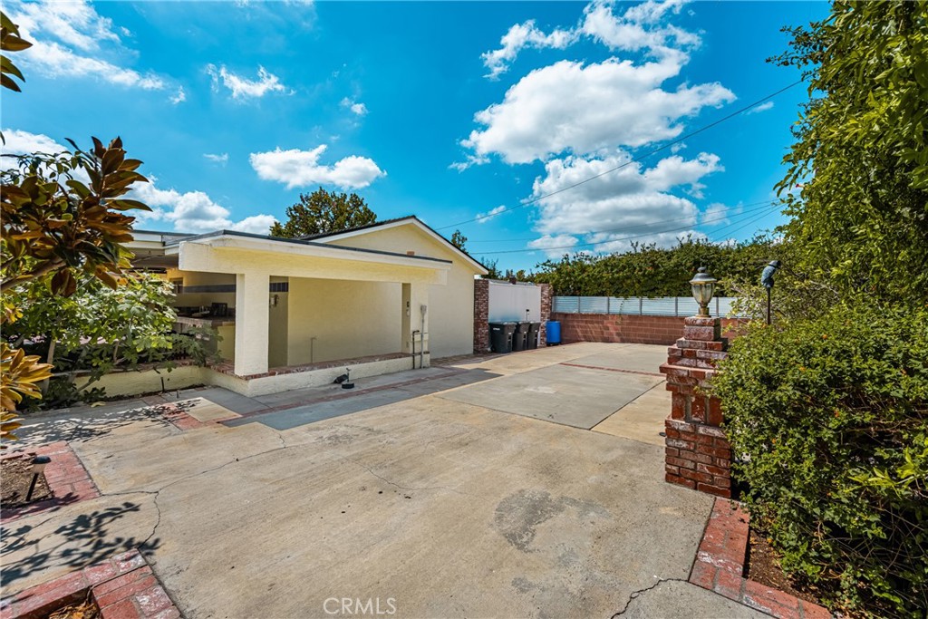 1105 E Rose Avenue