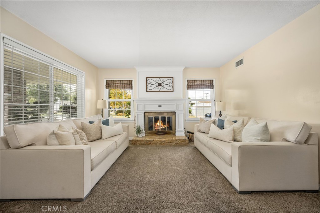 1105 E Rose Avenue