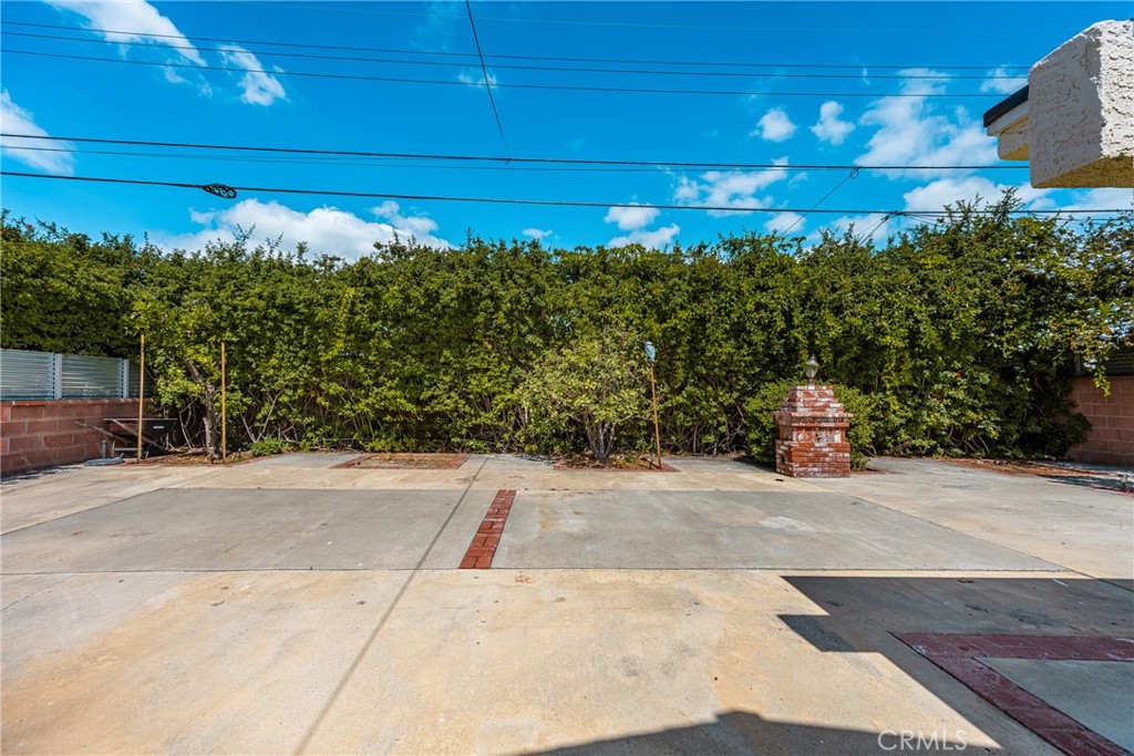 1105 E Rose Avenue