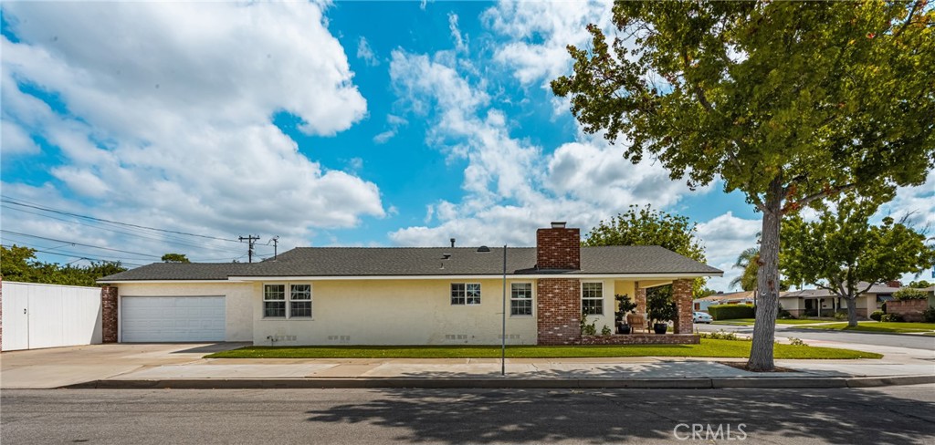 1105 E Rose Avenue