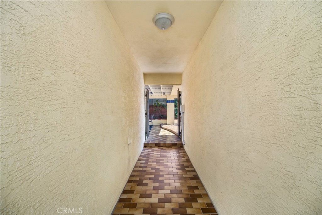 1105 E Rose Avenue