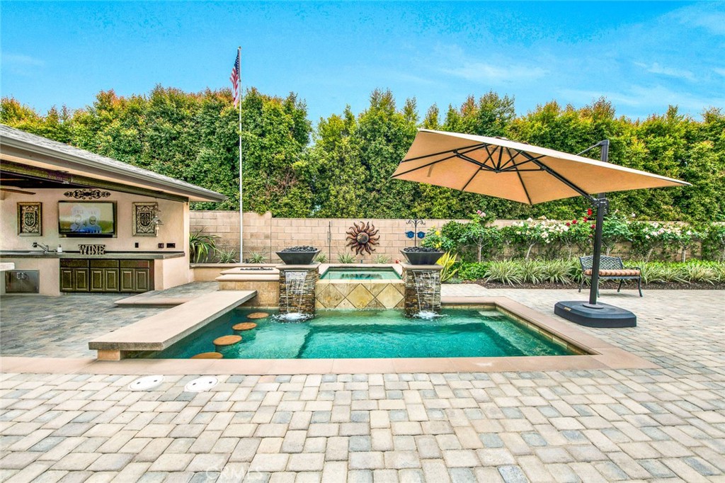 9912 Oakwood Circle