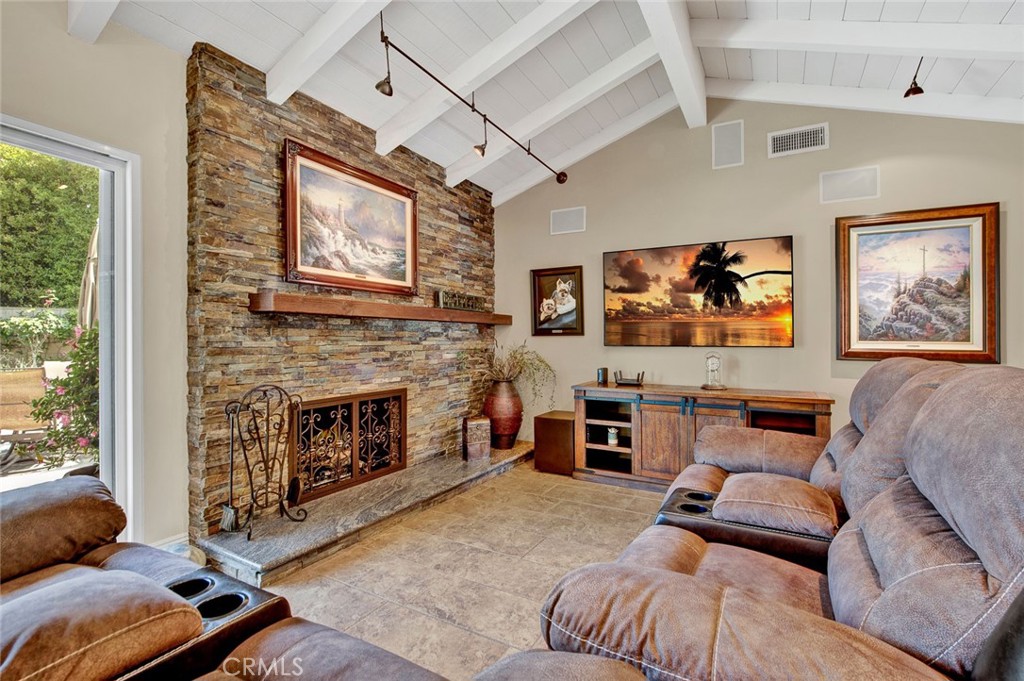 9912 Oakwood Circle