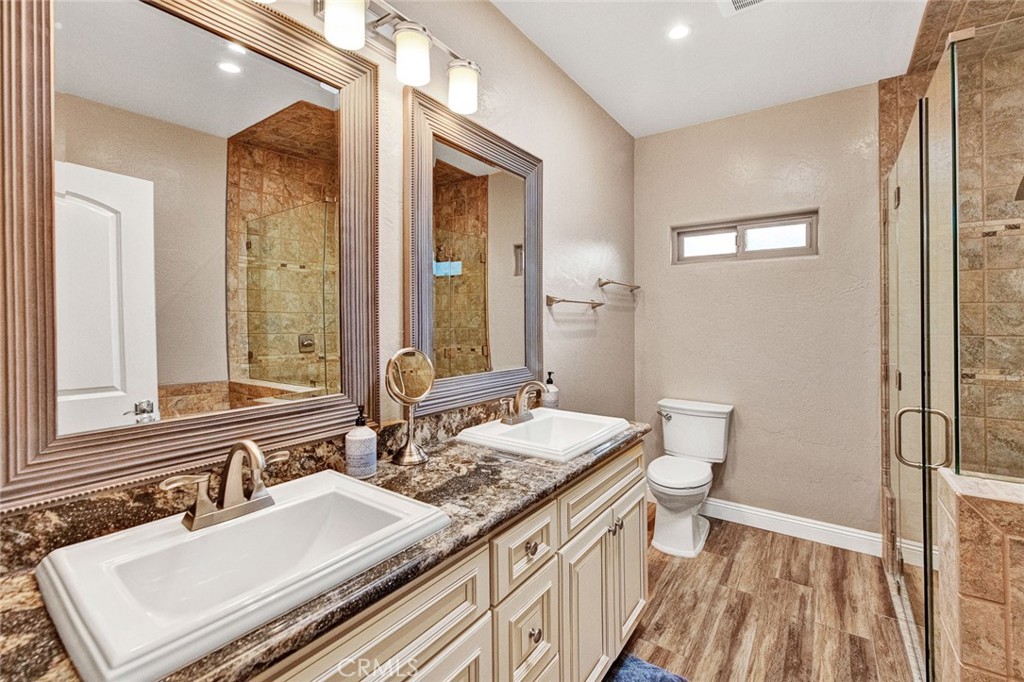 9912 Oakwood Circle